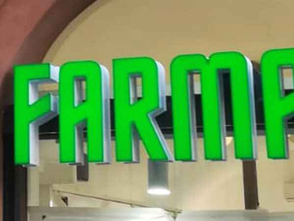 INSEGNE A LETTERE SCATOLATE